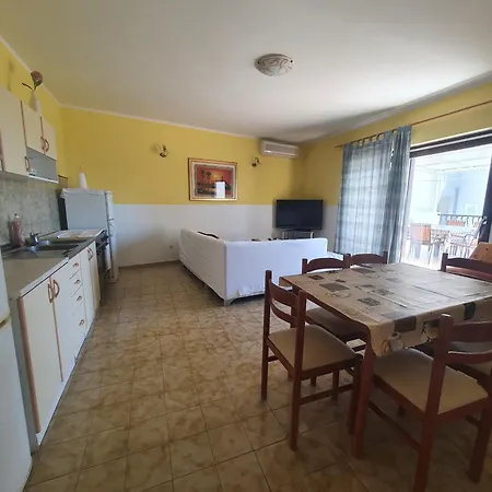 Apartments Karlo Omis Room photo